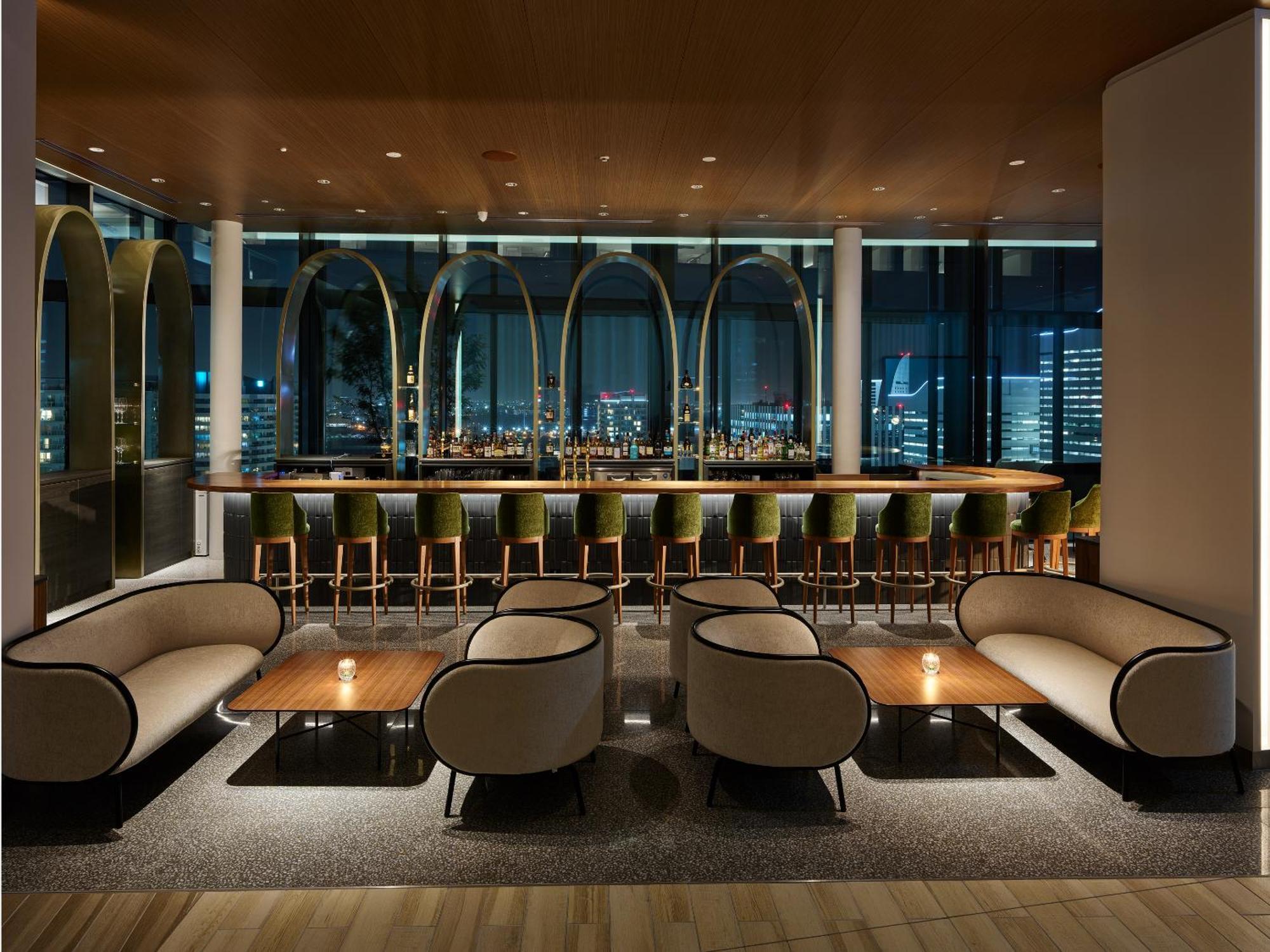 Mitsui Garden Hotel Yokohama Minatomirai Premier Buitenkant foto The bar at the 360° Sky Lounge